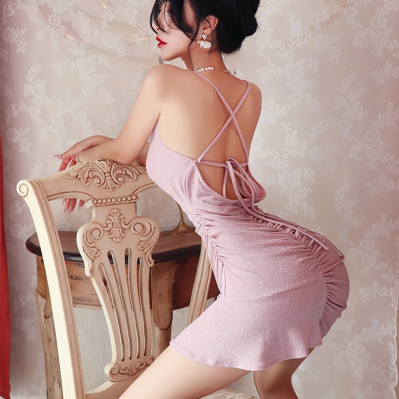 エレガントに輝くセクシーミニドレス