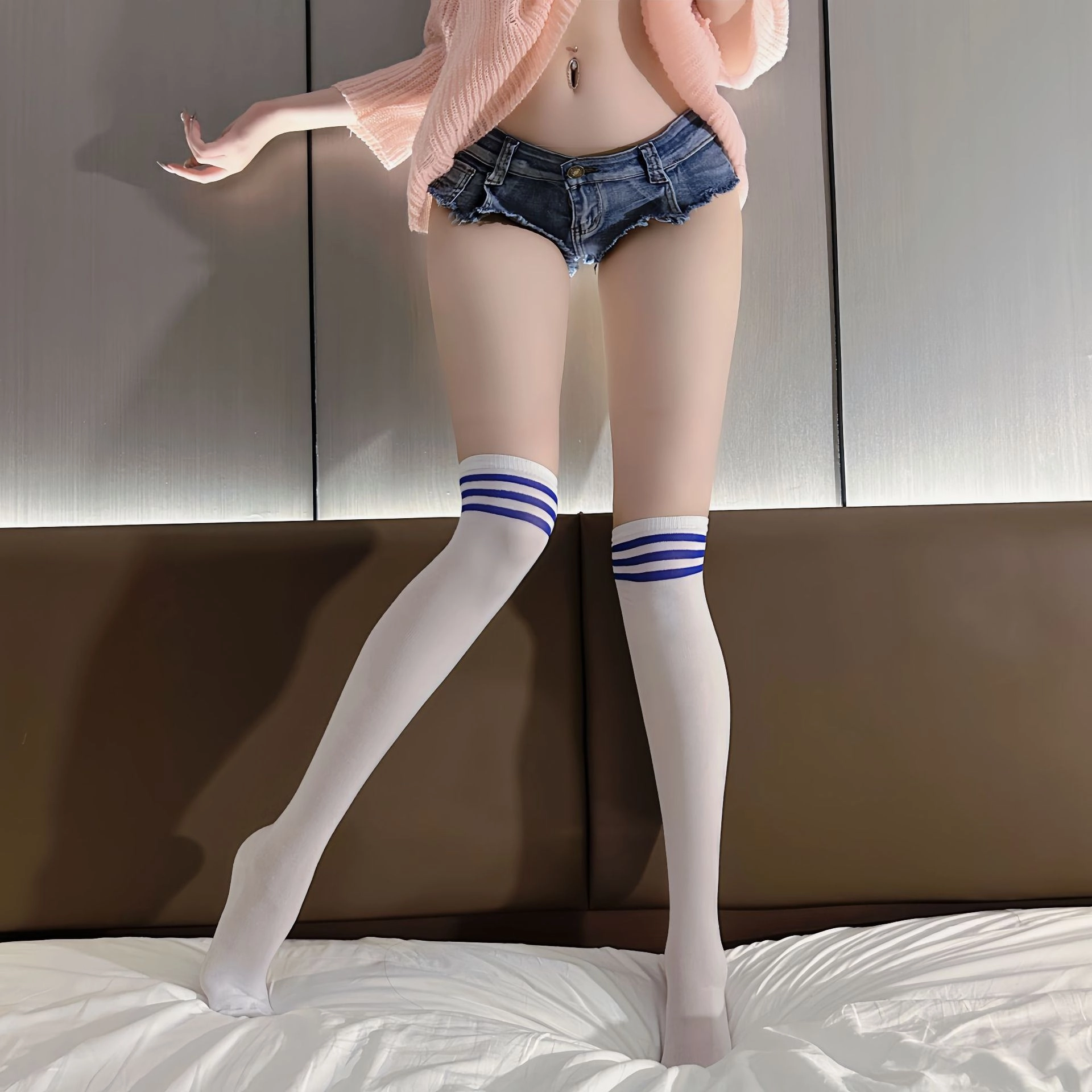 スポーティホワイト・オーバーニーストッキング