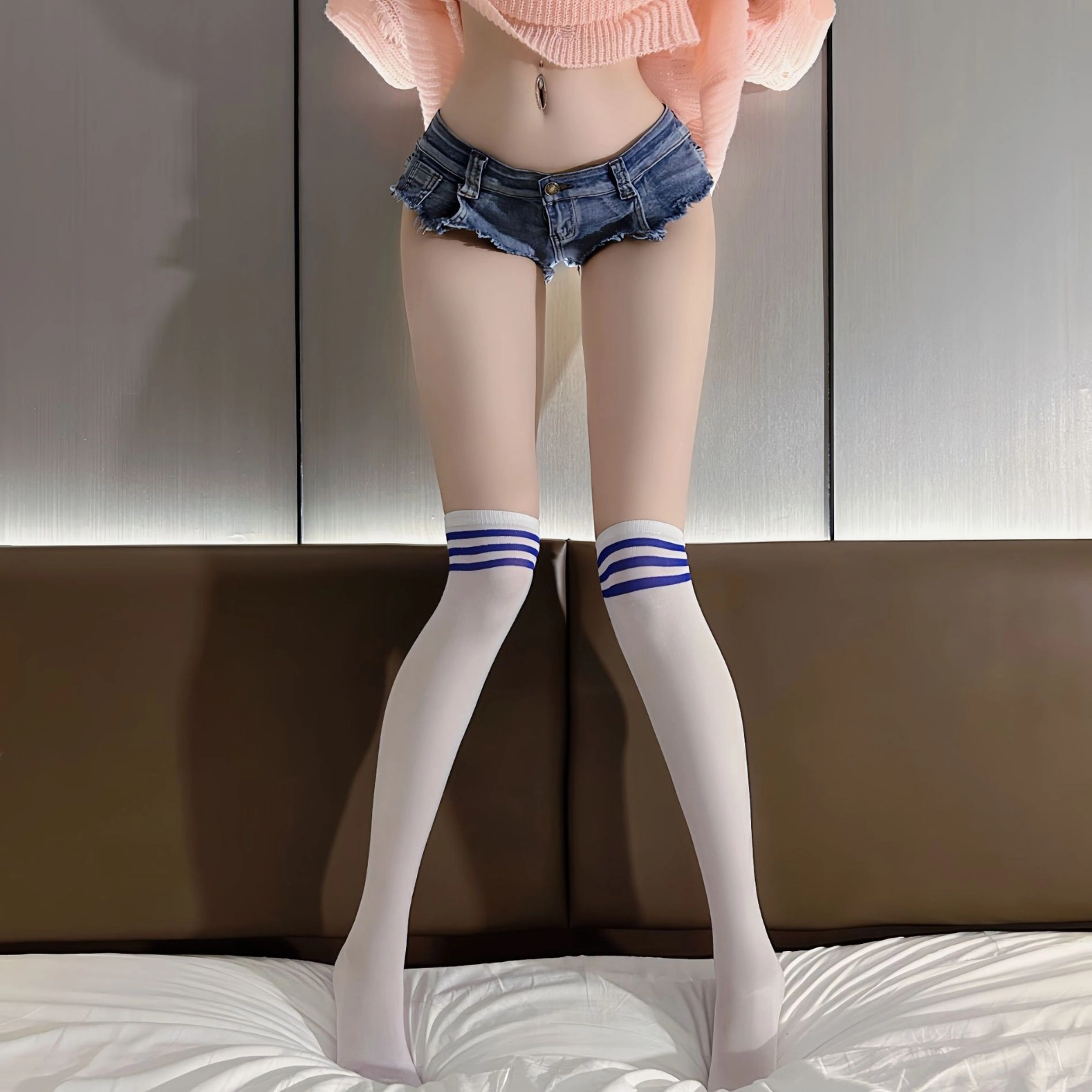 スポーティホワイト・オーバーニーストッキング